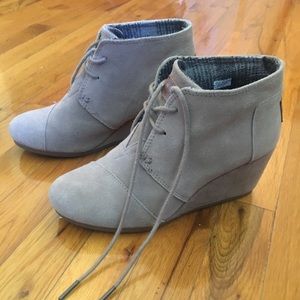 TOMS Desert Wedge Bootie in taupe.  Sz 8